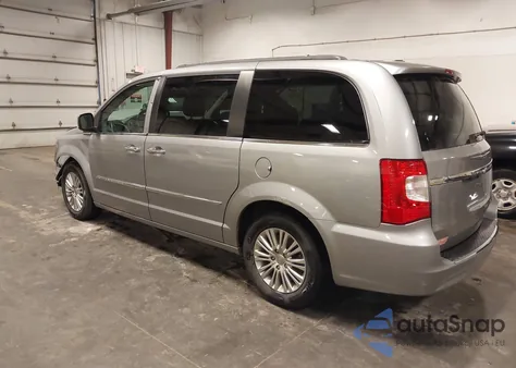 2015 Chrysler Town & Country Touring-L z USA, uszkodzony, nr VIN 2C4RC1CG0FR574013